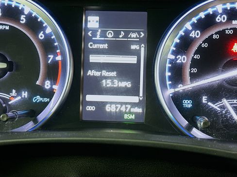 Used 2019 Toyota Highlander XLE FWD image 19