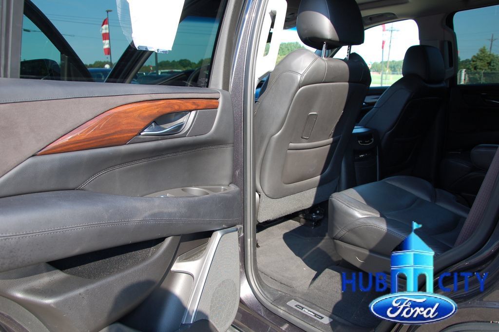 Used 2016 Cadillac Escalade Luxury AWD/4WD image 13