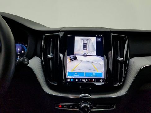 Certified 2025 Volvo XC60 B5 Plus image 28
