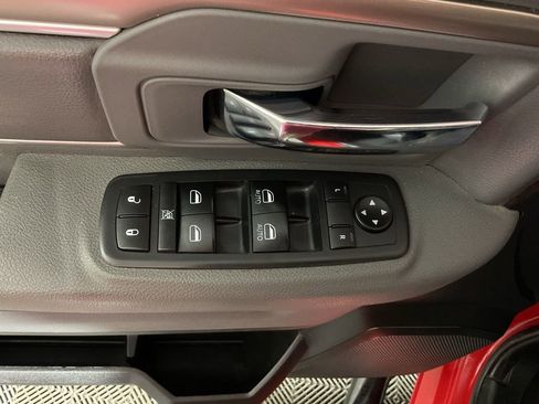 Used 2019 RAM 1500 Classic SLT AWD/4WD image 19