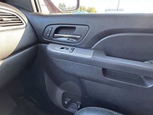 Used 2010 Chevrolet Suburban LT image 26