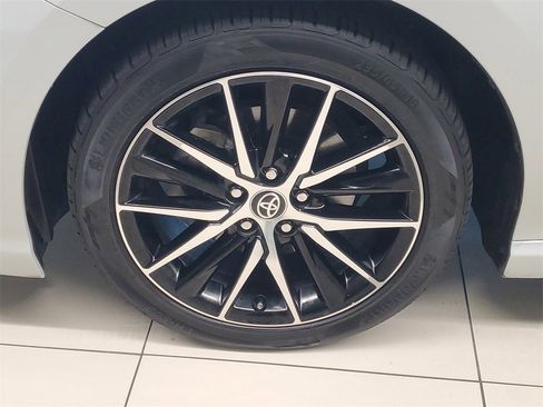 Used 2024 Toyota Camry SE image 5