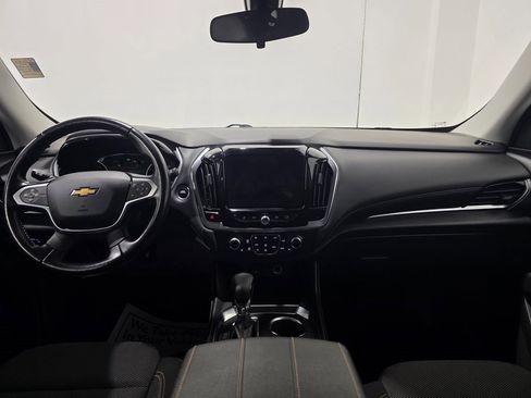 Used 2021 Chevrolet Traverse LT image 2