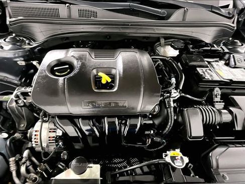 Used 2022 Kia Forte LXS image 9