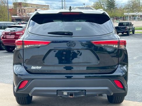 Used 2022 Toyota Highlander XLE AWD/4WD image 49