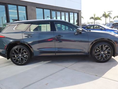 Used 2025 Toyota Crown Signia image 2