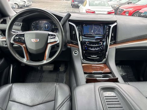 Used 2020 Cadillac Escalade Luxury image 12