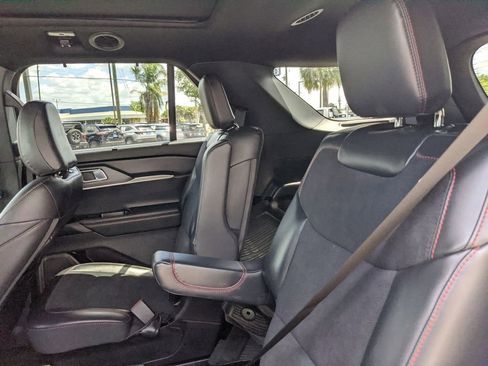 Used 2025 Ford Explorer ST image 16