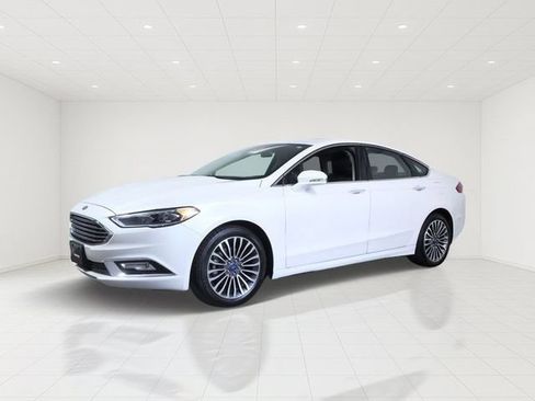 Used 2017 Ford Fusion SE w/ Equipment Group 202A AWD/4WD image 2