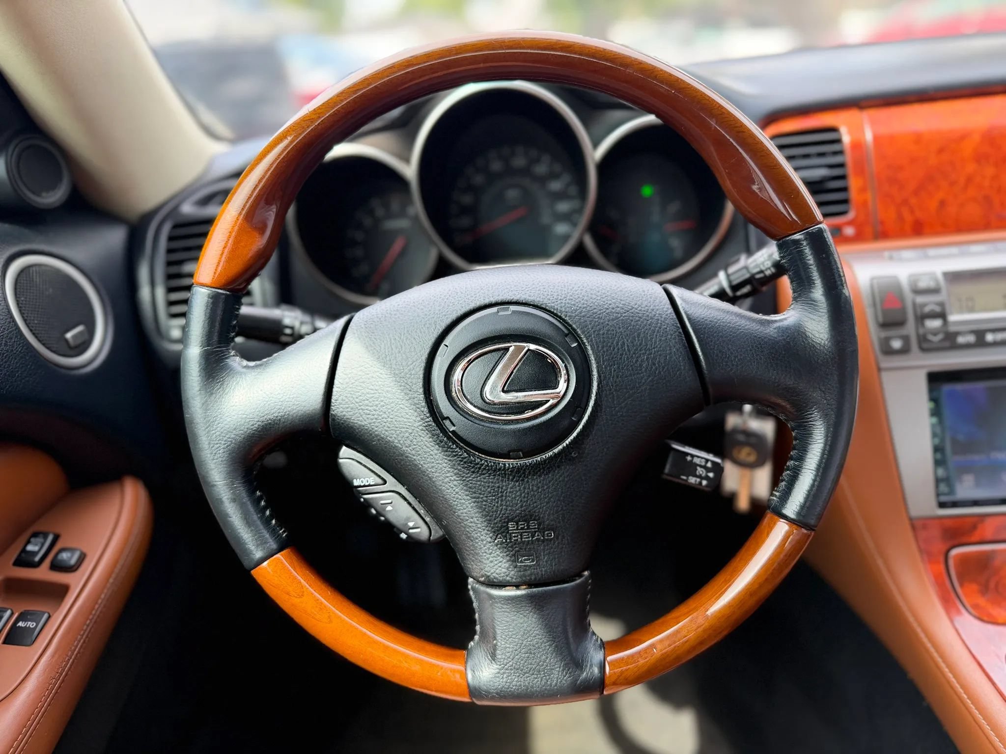 Used 2005 Lexus SC 430 Convertible RWD image 30