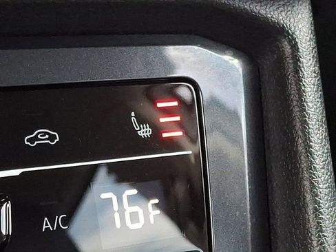 Used 2022 Volkswagen Tiguan SE image 26