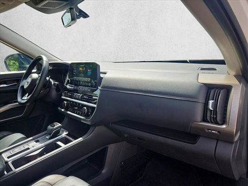 Used 2024 Nissan Pathfinder Platinum w/ Lighting Package (N93) FWD image 19