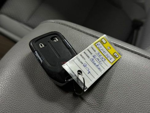 Used 2023 GMC Acadia SLE image 34