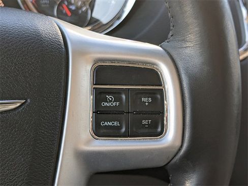 Used 2014 Chrysler Town & Country Touring-L w/ Driver Convenience Group image 22