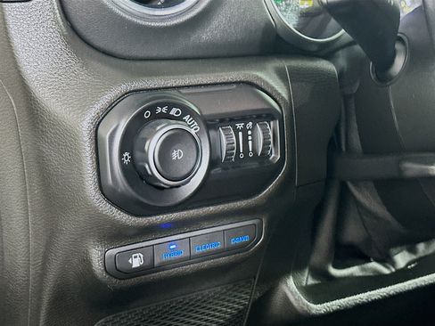 Used 2021 Jeep Wrangler Sahara w/ Cold Weather Group image 16