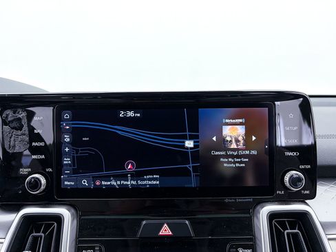 Used 2023 Kia Sorento S w/ Panoramic Sunroof Package FWD image 4