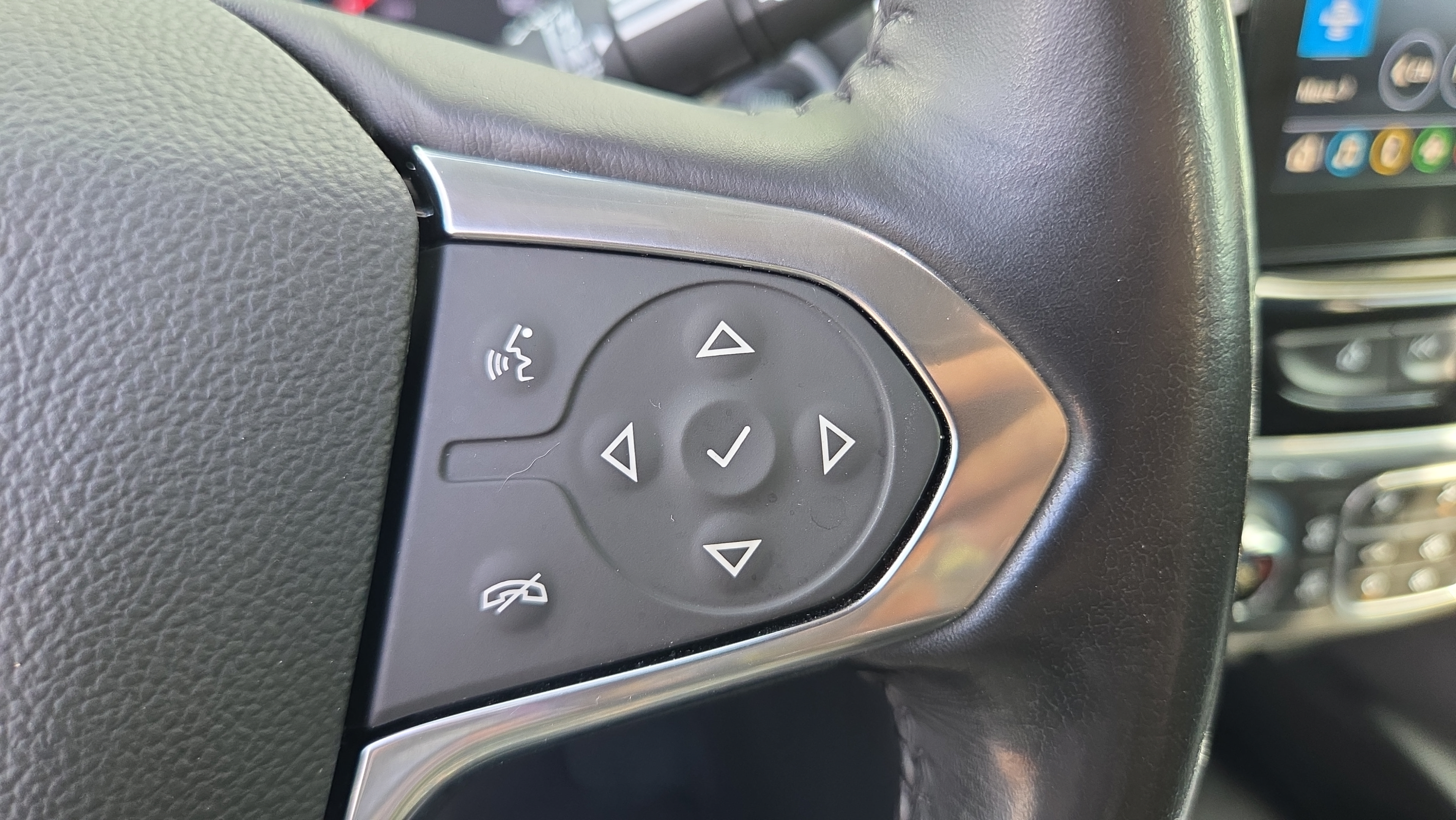 Used 2020 Chevrolet Traverse LT FWD image 26