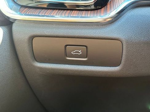 Certified 2025 Volvo V60 B5 Cross Country Plus AWD/4WD image 29