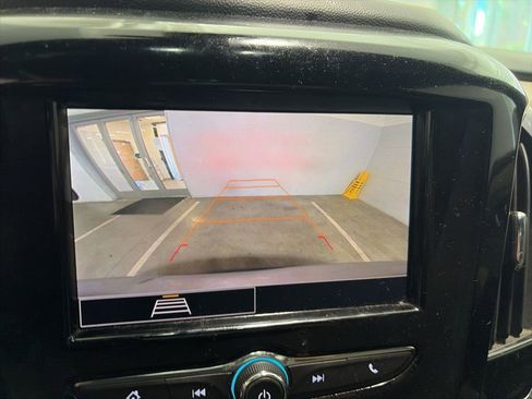 Used 2022 Chevrolet Traverse LS image 6