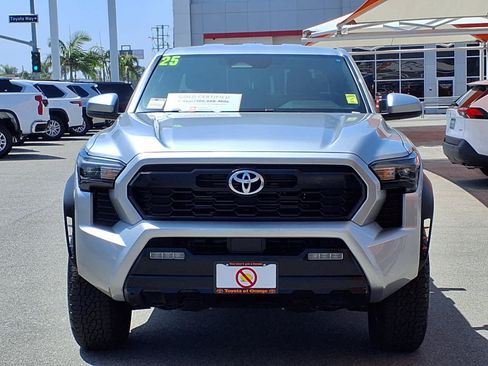 Certified 2025 Toyota Tacoma TRD Off-Road AWD/4WD image 2