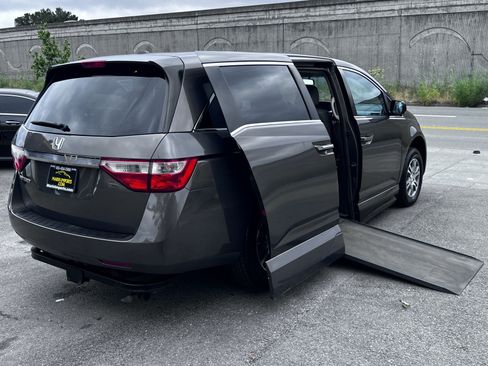 Used 2011 Honda Odyssey EX-L image 6