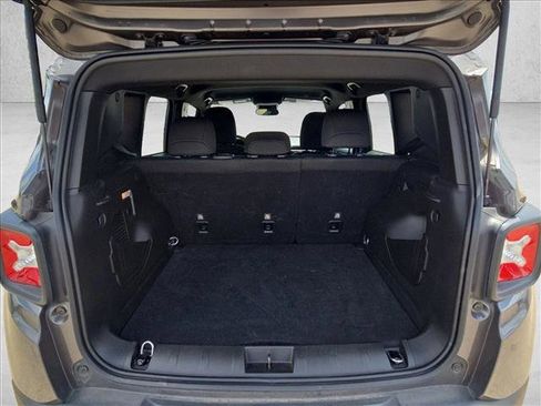 Used 2021 Jeep Renegade Latitude FWD image 6