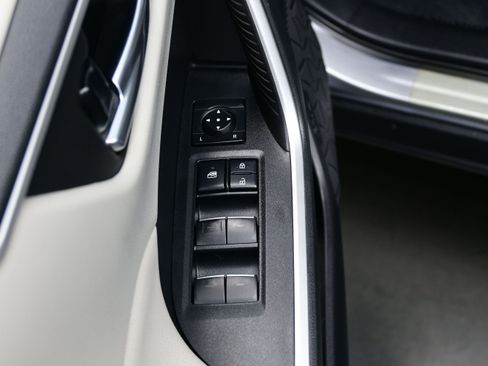 Used 2022 Toyota RAV4 XLE Premium AWD/4WD image 10