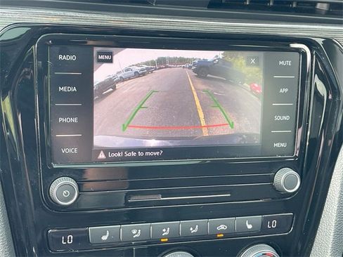 Used 2020 Volkswagen Passat 2.0T R-Line image 14