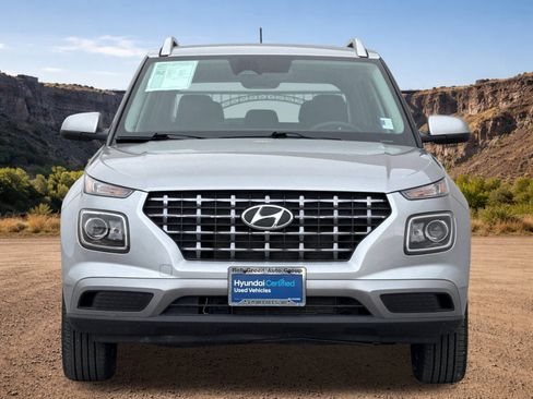 Certified 2024 Hyundai Venue SEL image 8