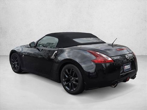 Used 2018 Nissan 370Z Touring image 7