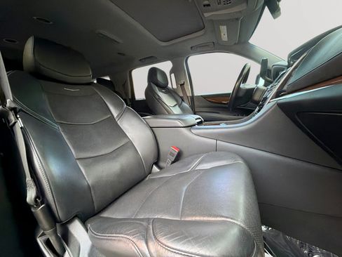 Used 2020 Cadillac Escalade Luxury AWD/4WD image 28