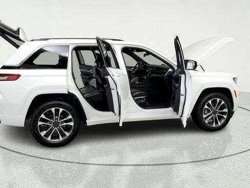 Used 2023 Jeep Grand Cherokee Overland w/ Adv Protech Group III AWD/4WD image 13