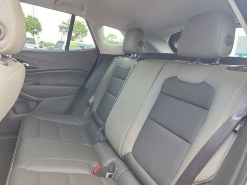 Certified 2024 Chevrolet Trax ACTIV w/ Sunroof Package FWD image 18