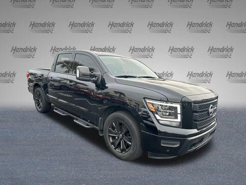 Used 2024 Nissan Titan SV w/ SV Convenience Package image 2
