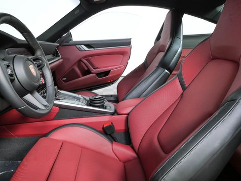 Used 2025 Porsche 911 Carrera S RWD image 5