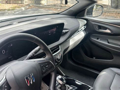 Used 2025 Buick Envista Sport Touring image 29