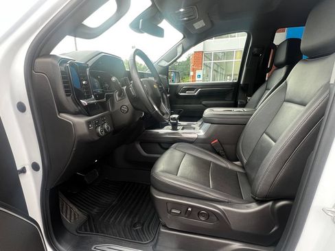 Used 2022 Chevrolet Silverado 1500 LTZ AWD/4WD image 4