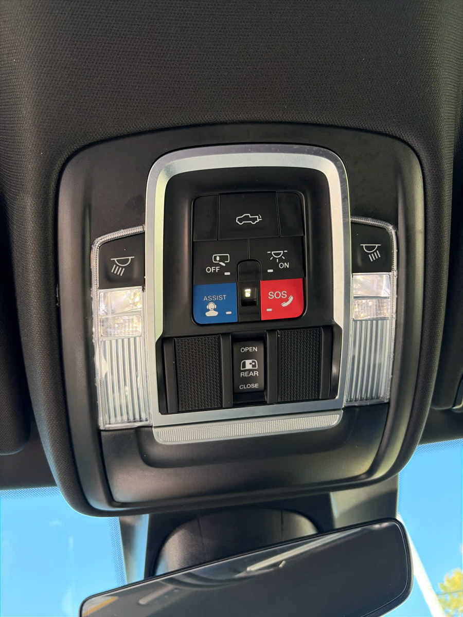 Used 2023 RAM 1500 Laramie AWD/4WD image 29