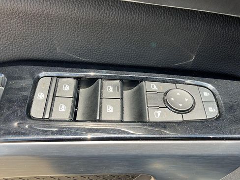 Used 2023 Nissan Pathfinder SL FWD image 9