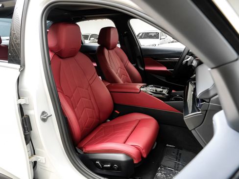 Used 2025 BMW 540i xDrive 540i xDrive image 33