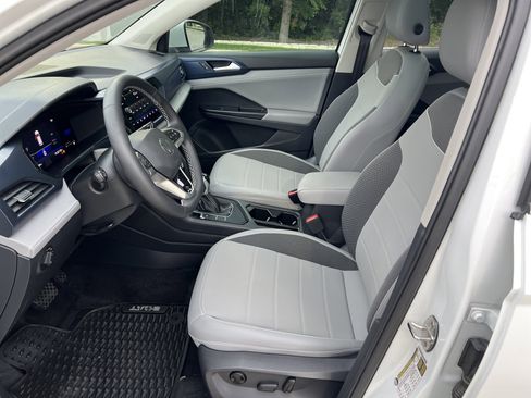 Certified 2023 Volkswagen Taos SE w/ Panoramic Sunroof Package FWD image 15