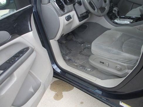 Used 2017 Buick Enclave Convenience FWD image 26