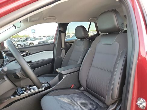 Used 2025 Chevrolet Trax LT w/ Driver Confidence Package FWD image 11