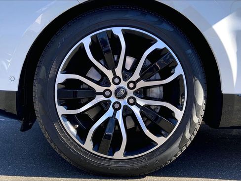 Used 2019 Land Rover Range Rover Sport HSE image 10