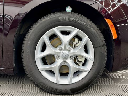 Used 2017 Chrysler Pacifica Touring-L image 23