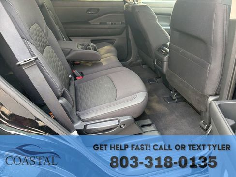 Used 2025 Nissan Pathfinder SV image 11