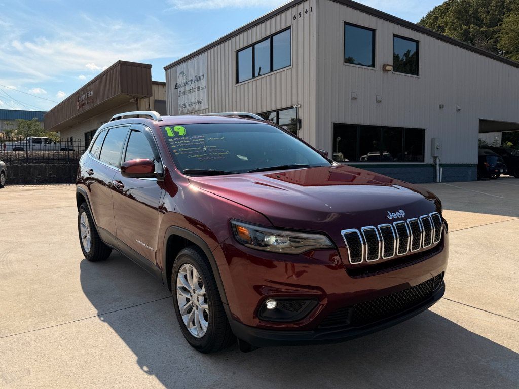 Used 2019 Jeep Cherokee Latitude w/ Popular Appearance Group FWD image 1