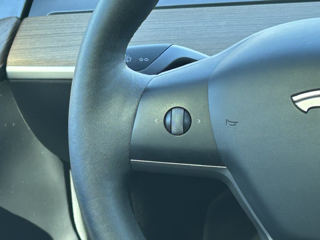 Used 2025 Tesla Model Y Long Range RWD image 19
