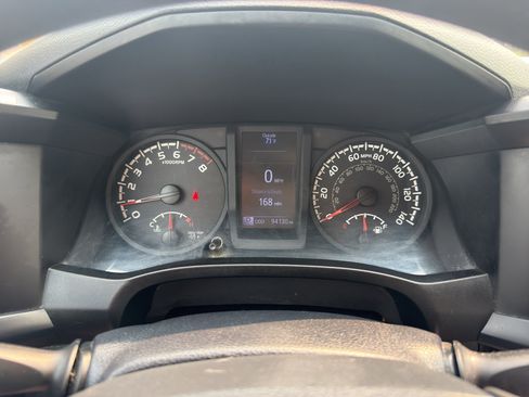 Used 2018 Toyota Tacoma SR AWD/4WD image 8