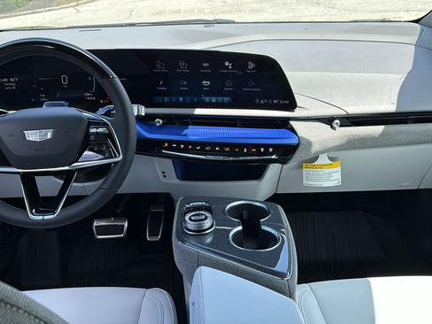 New 2025 Cadillac Optiq Sport 1 w/ LPO, Floor Liner Package AWD/4WD image 9
